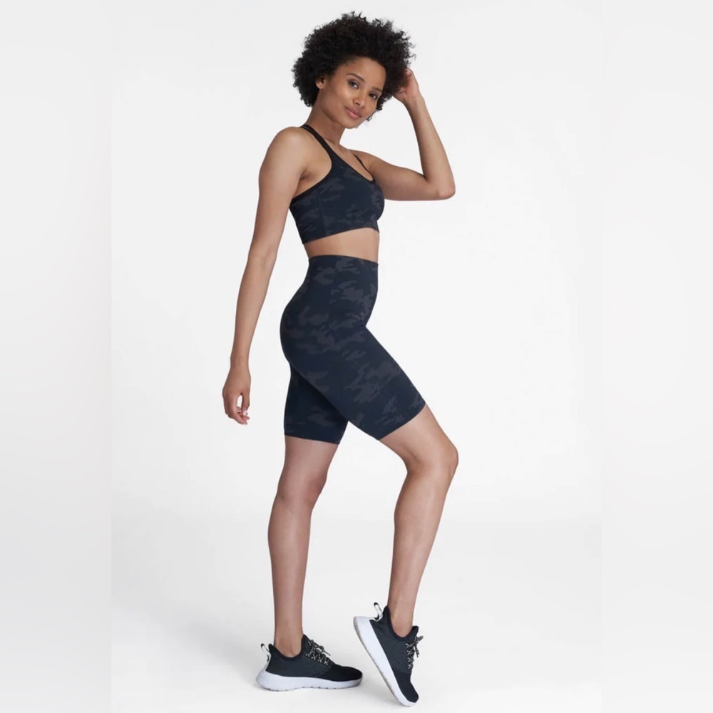 NEW SPANX - Look at Me Now Bike Short - Picture 3 of 9